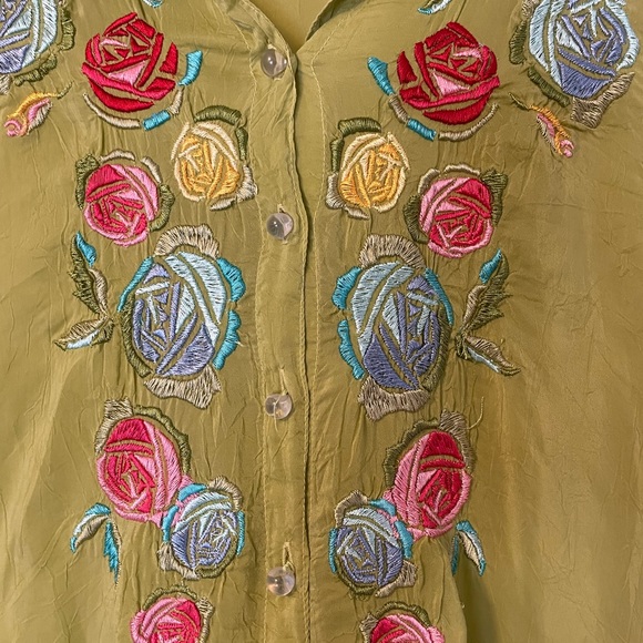 Johnny Was Green Embroidered Button Down Shirt. NWOT Retails for 195.00 - Picture 4 of 9